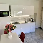 Elegant 2 Pieces A Antibes A 30M De La Plage Avec Piscine Antibes