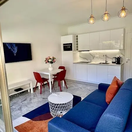 Appartement Elegant 2 Pieces A A 30m De La Avec Piscine *